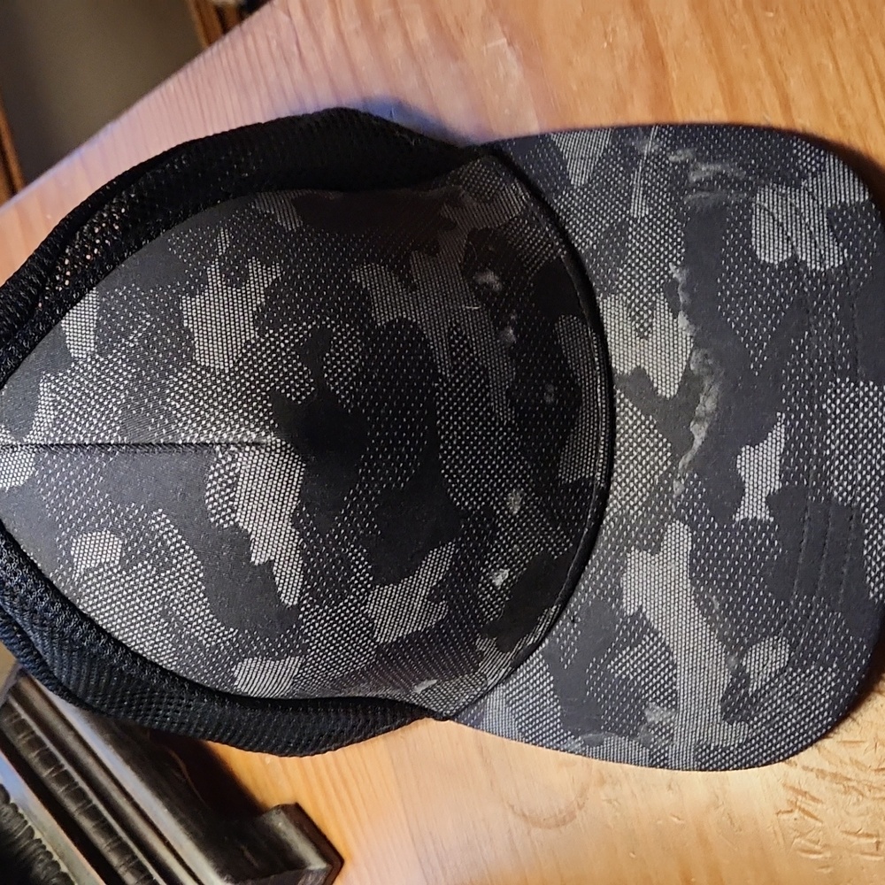 Lululemon Mens black camo and mesh ballcap